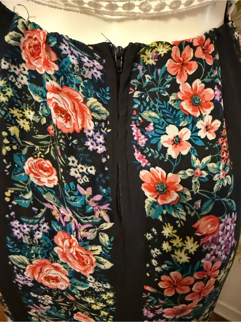 backless floral maxi dress with halter neck size M - Picture 11 of 17